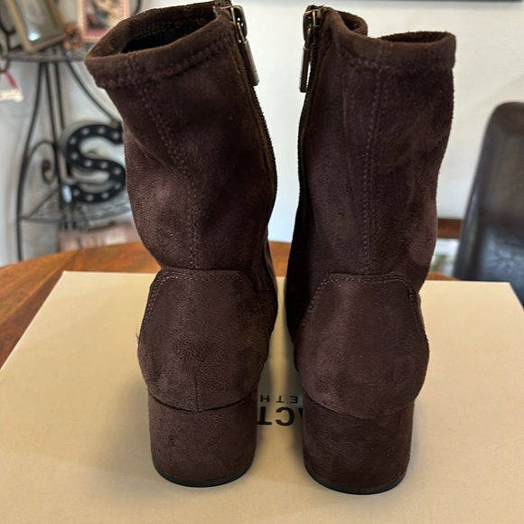 NIB Kenneth Cole Reaction Ankle Booties - Picture 5 of 10